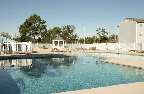 New Bern Apartment | Beautiful 1 bedroom unit at resort, sleeps 4