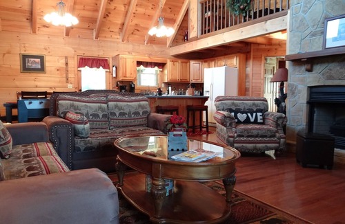 Sevierville Cabin | Beautiful 2 Bedroom Cabin No Steep Roads Some Mountain View Large Yard