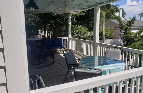 Morehead City Condo | Beautiful 2 BR condo/cottage just one block from downtown waterfront!