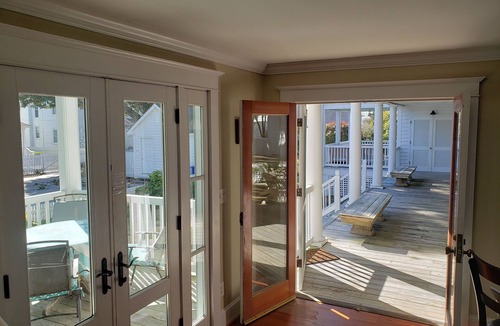 Morehead City Condo | Beautiful 2 BR condo/cottage just one block from downtown waterfront!