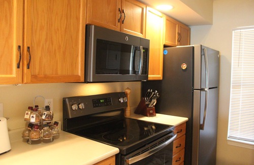 Hollister Condo | Beautiful 2BR/2BA Penthouse Condo Overlooking Table Rock Lake!