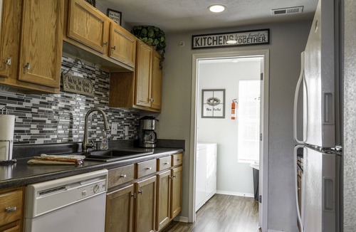 Branson Condo | 🌺Beautiful 3 BR with View🎡 Near the Strip, Pool🏊 (VIN2954-5)
