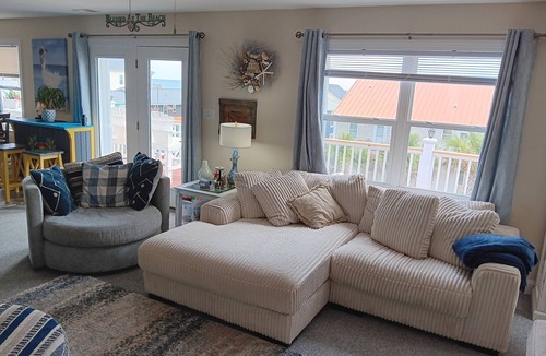Surf City Cottage | Beautiful 4 bed 3 bath beach cottage with wonderful ocean views