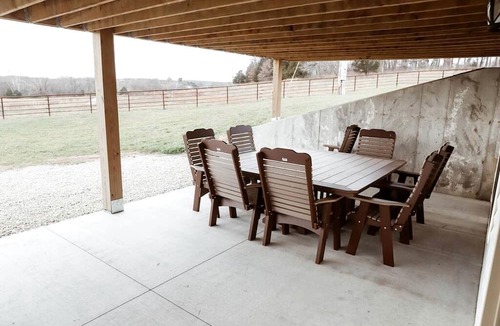 Owensville House | Beautiful and Spatious Vacation Rental with 6 Bedrooms near Owensville, Missouri