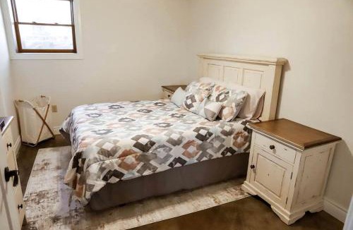 Owensville House | Beautiful and Spatious Vacation Rental with 6 Bedrooms near Owensville, Missouri