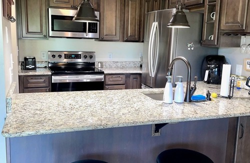 Table Rock Condo | Beautiful Branson Pointe Royale One Bedroom King + Queen Sleeper Sofa