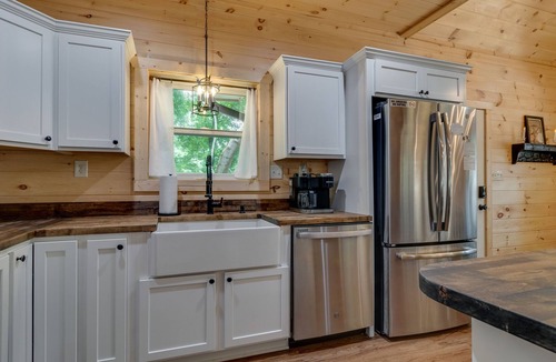Chalet Village Ski Chalet | Beautiful Chalet in Gatlinburg with Seasonal Views 3 bedroom 2 bath!