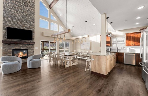 Table Rock House | Beautiful, Comfortable, & Spacious: Lakeview with Hot Tub and Entertainment Room