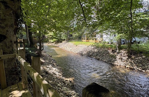 Maggie Valley Cottage | Beautiful Creekside Cottage with Private Deck in Maggie Valley