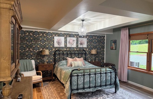 Lynn Garden Apartment | Beautiful Farmhouse Retreat For Two in Limestone TN