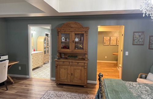 Lynn Garden Apartment | Beautiful Farmhouse Retreat For Two in Limestone TN