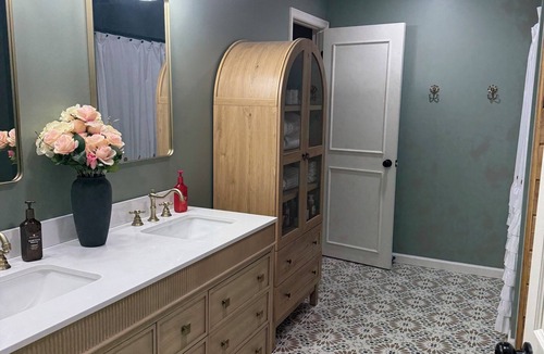 Lynn Garden Apartment | Beautiful Farmhouse Retreat For Two in Limestone TN