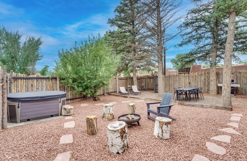 Taos House | Beautiful Historic Adobe Home ~ 3 Mi to Taos Plaza