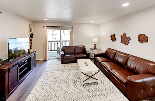 Branson Condo | Beautiful Home Close to the Branson Strip w/Shared Pool, Free WiFi, Private W/D