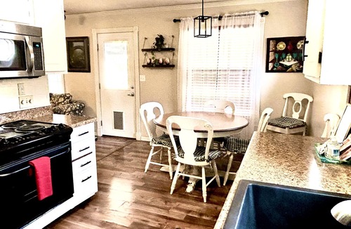 Springfield House | Beautiful Home in the Heart of Springfield! So Perfect!