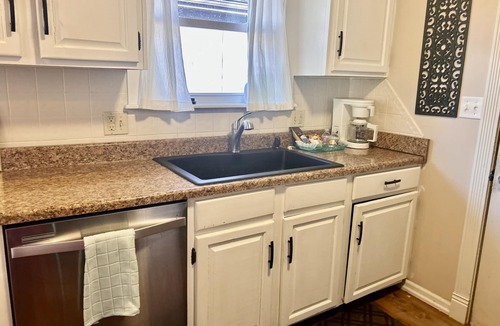 Springfield House | Beautiful Home in the Heart of Springfield! So Perfect!