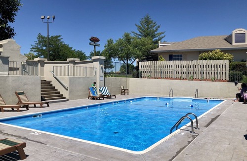 Branson Condo | Beautiful, Modern Condo-No Stairs!-King Beds! Central Branson