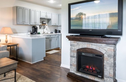Kodak Apartment | Beautiful Mountain View Place w Exclusive Hot Tub
