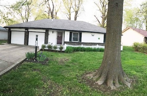 Springfield House | Beautiful Neighborhood Home With Outdoor Gameroom