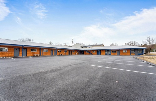 Indian Point Condo | Beautiful Studio with Resort Style Amenities!