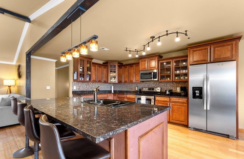 Branson House | BEAUTIFUL VERY SPACIOUS home in heart of Branson - Hot Tub, Game Room,Large Yard