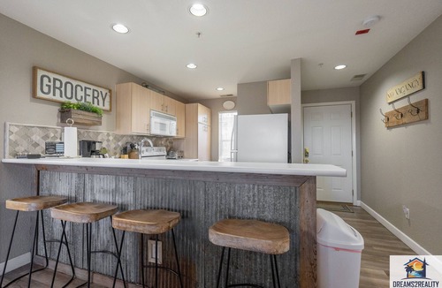 Branson Condo | Beautifully Updated 3BR WALK-IN ~ Near the Strip ~ FREE TICKETS INCLUDED! (CH4-4)