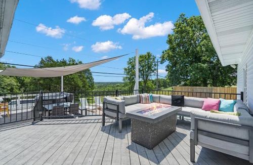 Branson House | Bee Creek Poolside