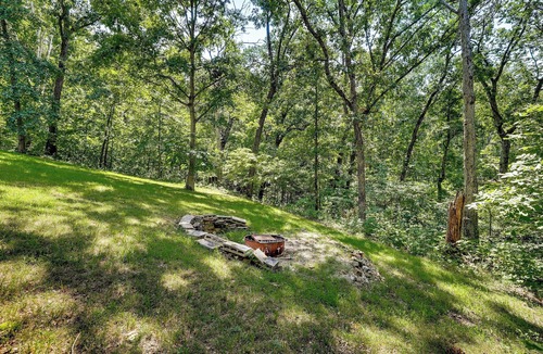 Bella Vista House | Bella Vista Vacation Rental w/Private Back Deck!