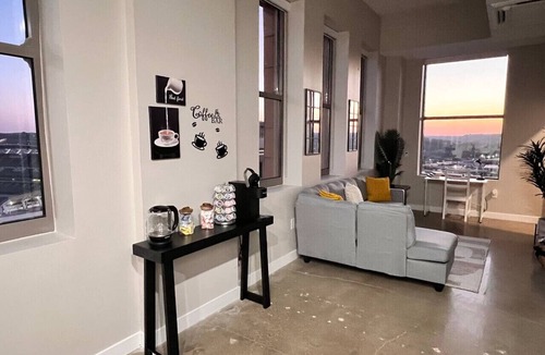 Downtown Cincinnati Apartment | Bengals, King Bed, Free Parking