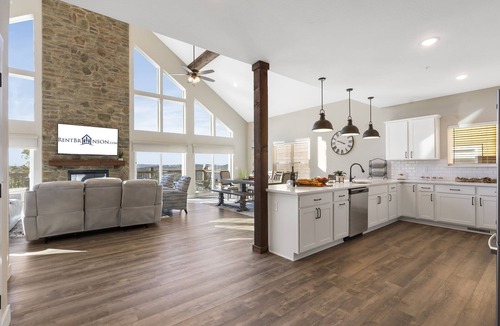 Kimberling City House | Best Lake & Sunset Views-Arcade-Shuffleboard-Community Amenities! Free Daily Tickets