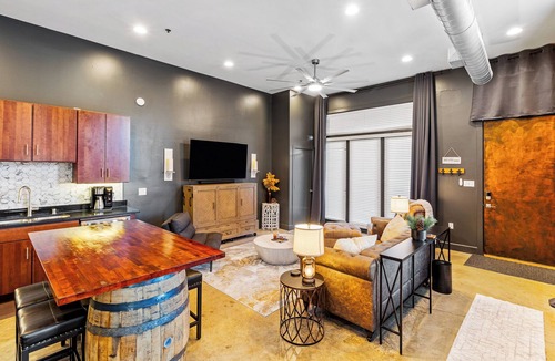 Downtown Louisville Condo | BEST Louisville Location + NuLu + Private Garage + Walk to Distilleries