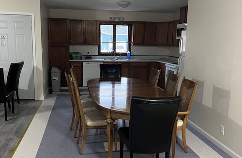 Grand Island House | Best Place To Stay, 3 Bedrooms, 6 Queen Beds in nGrand Island, Nebraska