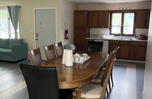 Grand Island House | Best Place To Stay, 3 Bedrooms, 6 Queen Beds in nGrand Island, Nebraska
