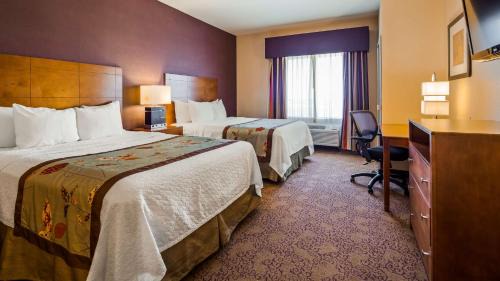 Burlington Hotel | Best Western Plus Carousel Inn & Suites Burlington