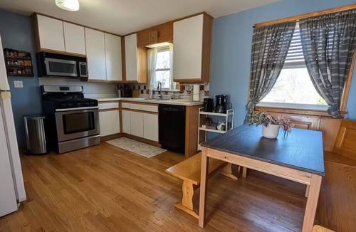 Raytown House | Birdhouse KC, 6 Mins to Stadium, peaceful 3B/2B
