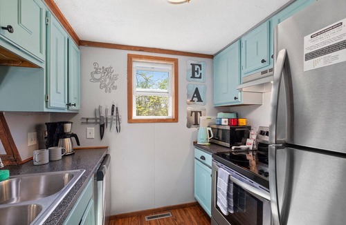 Lampe Cabin | Black Oak TRL family Cabin for 6 (4 min.to BlackOak Ampith)Trees views & privacy