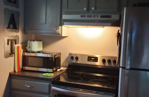 Lampe Cabin | Black Oak TRL family Cabin for 6 (4 min.to BlackOak Ampith)Trees views & privacy