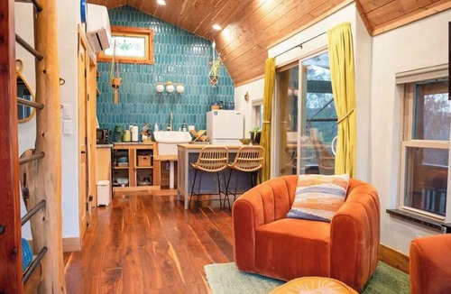 Lupton City Cabin | Blackbird: Artsy Chattanooga Tiny Cabin @ Talking Water