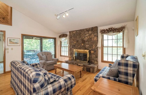 Bonne Terre House | BLAZE your Own Trail – 100 Acres of Peaceful NATURE