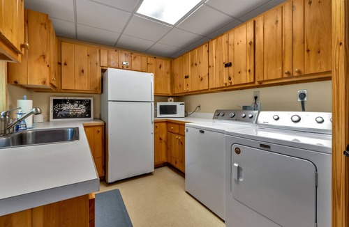 Hiawassee Cabin | Blue Bell Cottage, 2 fire pits. Arcade Game. No Cleaning On New Bookings.