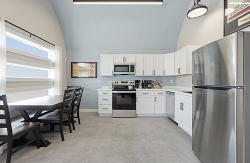 Pleasant Hill Apartment | Blue Cedar Hangars Near Fishing Pond + Runway
