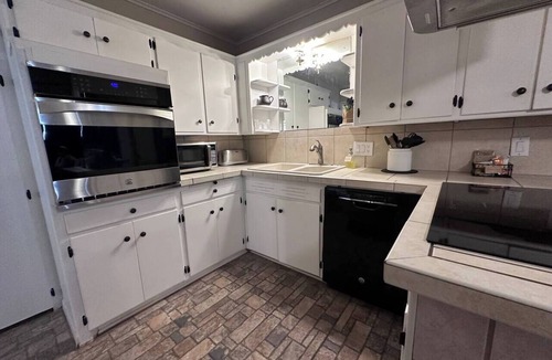 Enid House | Blue Jay Cottage - a serene 3 bedroom cottage perfect for a relaxing stay.