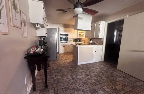 Enid House | Blue Jay Cottage - a serene 3 bedroom cottage perfect for a relaxing stay.