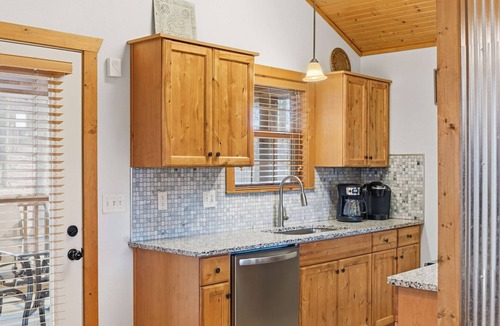 Reeds Spring Cabin | Blue Sky Lodge For 4