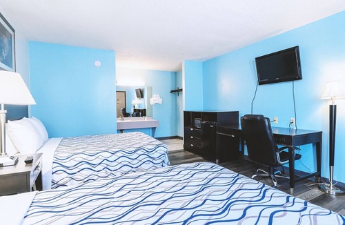 Wellington Hotel | Blue Way Inn & Suites Wellington - 2 Queen Bed Non Smoking