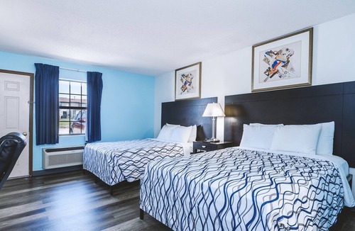 Wellington Hotel | Blue Way Inn & Suites Wellington - 2 Queen Bed Non Smoking