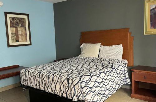 Wichita Hotel | Blue Way Inn & Suites Wichita East