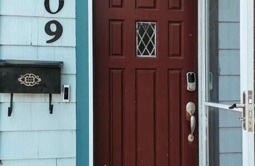 Hutchinson House | Bluebird Cottage, near fair