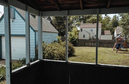 Hutchinson House | Bluebird Cottage, near fair