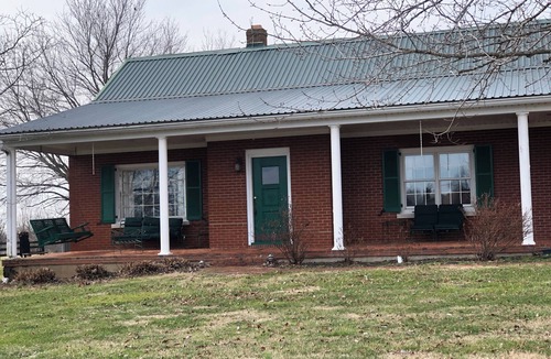 Fisherville Other | Bluegrass Farmhouse located on large farm near Louisvillle